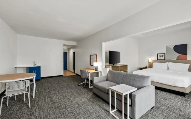 photo 2 of Holiday Inn Express & Suites Fayetteville Nw-Spring Lake