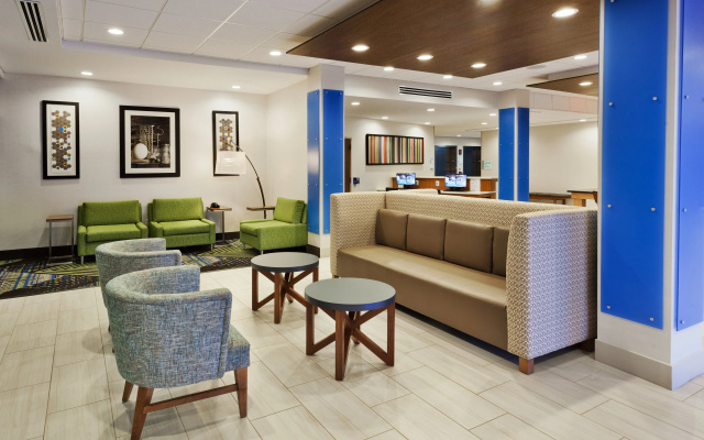 photo 2 of Holiday Inn Express & Suites Fayetteville by IHG