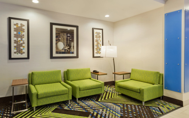 photo 4 of Holiday Inn Express & Suites Fayetteville by IHG