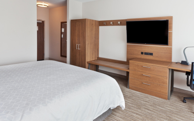 photo 5 of Holiday Inn Express & Suites Fayetteville by IHG