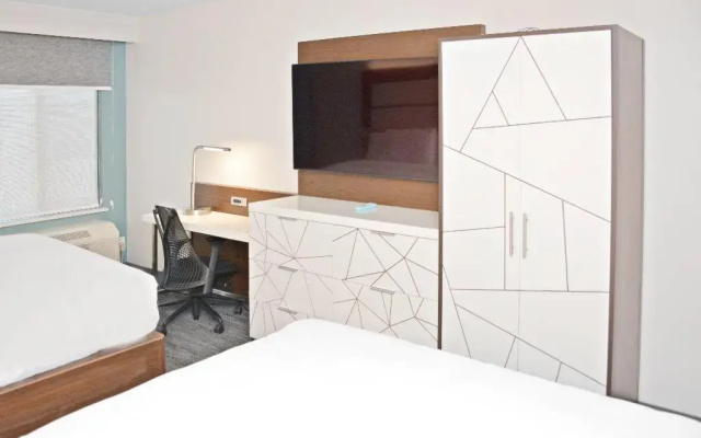 photo 3 of Holiday Inn Express & Suites Fayetteville-Ft. Bragg