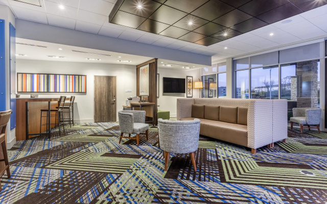 photo 2 of Holiday Inn Express & Suites Florence-Cincinnati Airport by IHG
