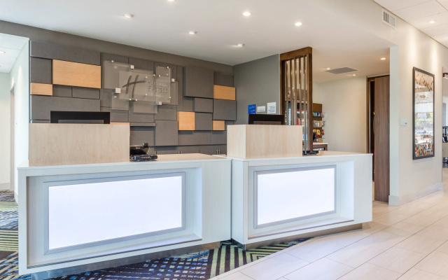 photo 4 of Holiday Inn Express & Suites Florence-Cincinnati Airport by IHG