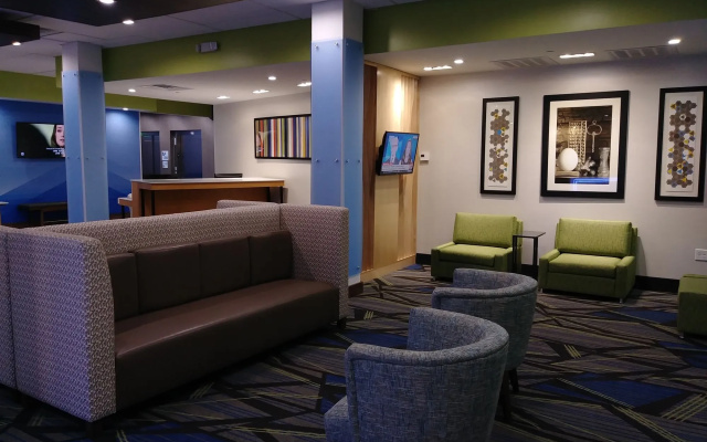 photo 2 of Holiday Inn Express & Suites Dallas Northeast - Arboretum by IHG