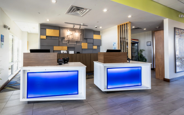 photo 4 of Holiday Inn Express & Suites Dallas Northeast - Arboretum by IHG