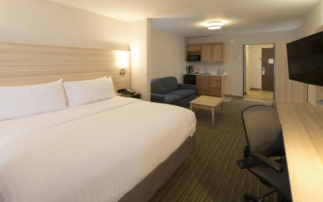 photo 3 of Holiday Inn Express & Suites Gaylord by IHG