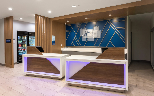 photo 2 of Holiday Inn Express & Suites Hawaiian Gardens