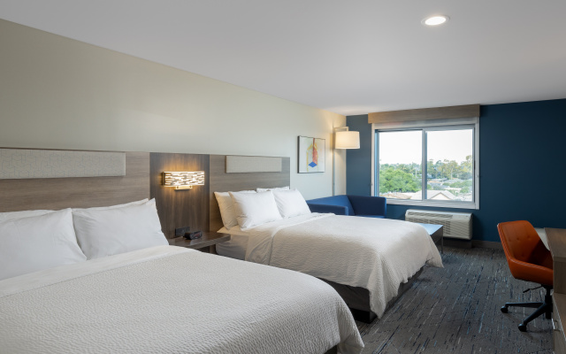photo 4 of Holiday Inn Express & Suites Hawaiian Gardens