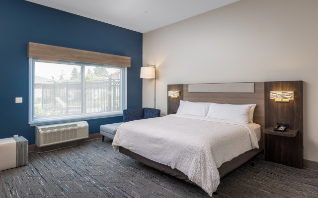photo 5 of Holiday Inn Express & Suites Hawaiian Gardens