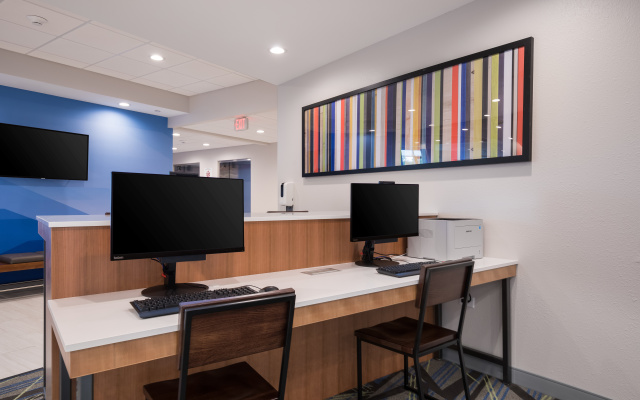 photo 4 of Holiday Inn Express & Suites Chicago - Hoffman Estates by IHG