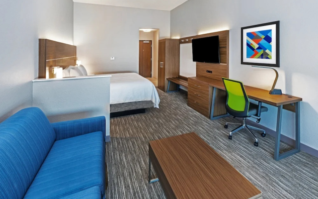 photo 2 of Holiday Inn Express And Suites Houston - N Downtown