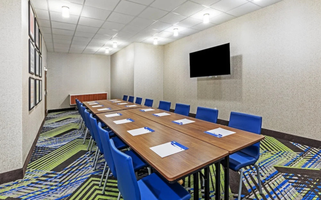 photo 3 of Holiday Inn Express And Suites Houston - N Downtown
