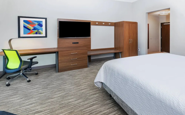 photo 4 of Holiday Inn Express And Suites Houston - N Downtown