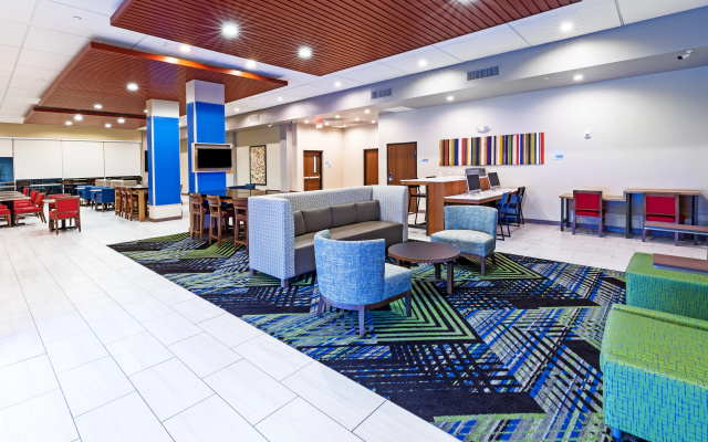 photo 2 of Holiday Inn Express & Suites Houston – Downtown North by IHG