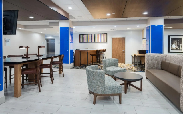 photo 2 of Holiday Inn Express & Suites Sugar Land SE - Missouri City by IHG