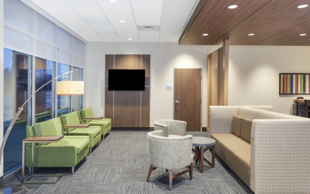 photo 2 of Holiday Inn Express & Suites Hudson I-94 by IHG