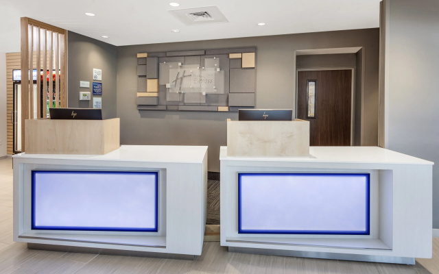 photo 5 of Holiday Inn Express & Suites Hudson I-94 by IHG