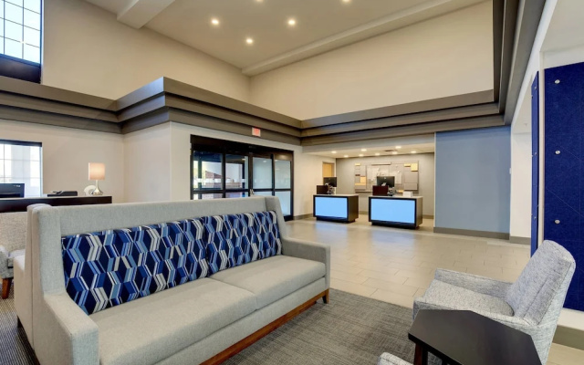 photo 2 of Holiday Inn Express I-95 Capitol Beltway-Largo