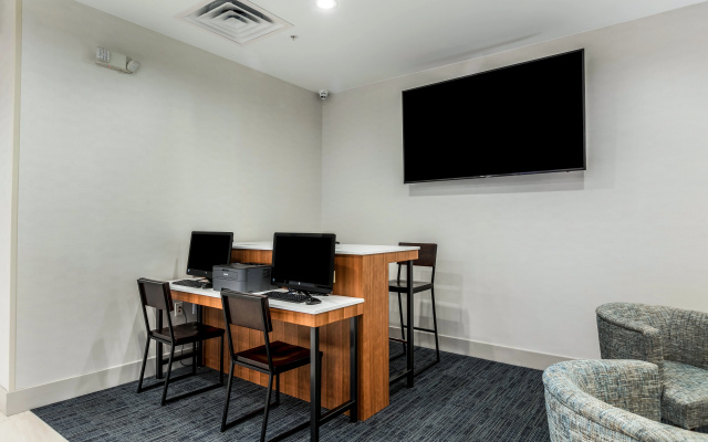 photo 2 of Holiday Inn Express & Suites Jersey City North - Hoboken by IHG