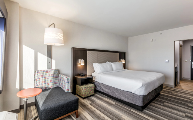 photo 5 of Holiday Inn Express & Suites Jersey City North - Hoboken by IHG