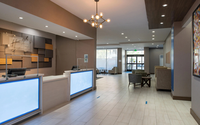 photo 2 of Holiday Inn Express & Suites Los Angeles Downtown West by IHG