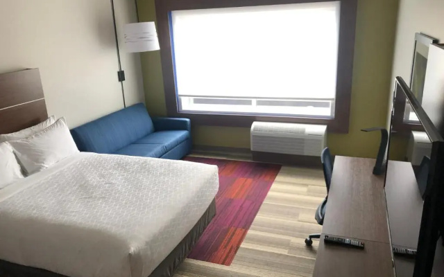 photo 3 of Holiday Inn Express & Suites Madison West Middleton