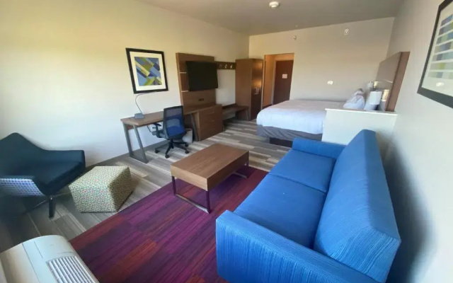 photo 4 of Holiday Inn Express & Suites Madison West Middleton