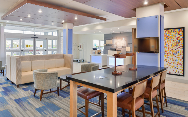 photo 3 of Holiday Inn Express & Suites Madison by IHG