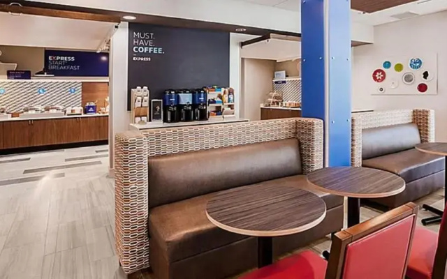 photo 2 of Holiday Inn Express & Suites Marion by IHG
