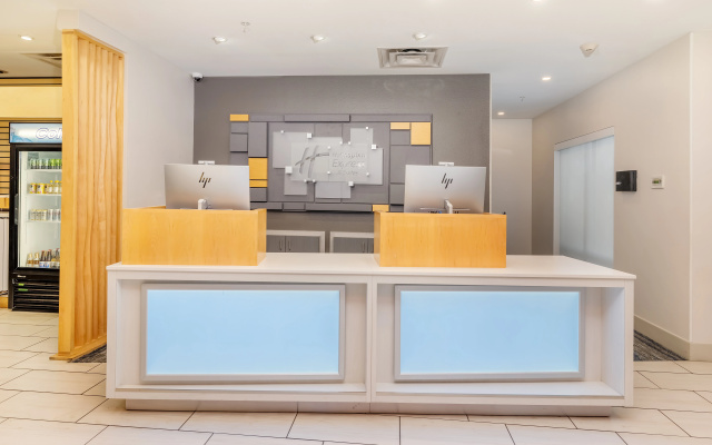 photo 3 of Holiday Inn Express & Suites Medford by IHG