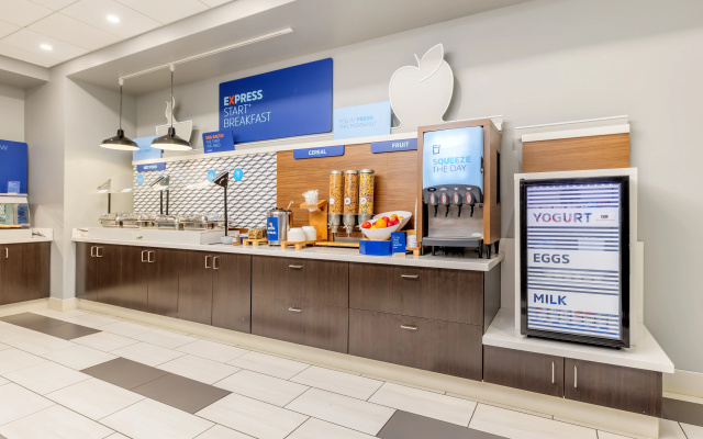 photo 4 of Holiday Inn Express & Suites Medford by IHG