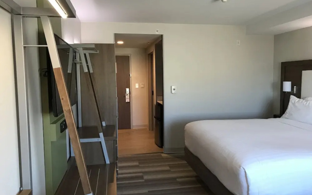 photo 3 of Holiday Inn Express & Suites Miami Airport East, an IHG Hotel