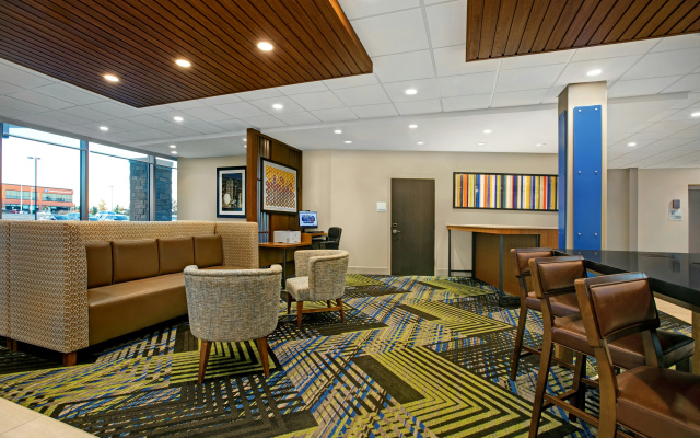 photo 2 of Holiday Inn Express & Suites Milwaukee - Brookfield by IHG