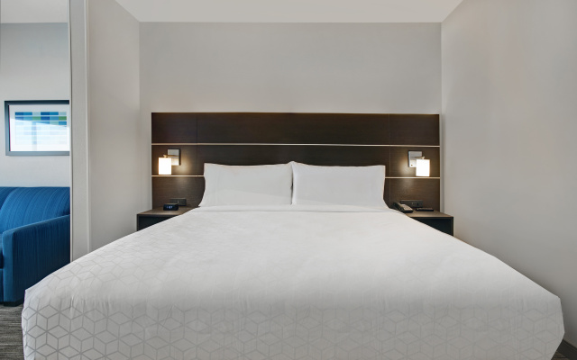 photo 3 of Holiday Inn Express & Suites Milwaukee - Brookfield by IHG