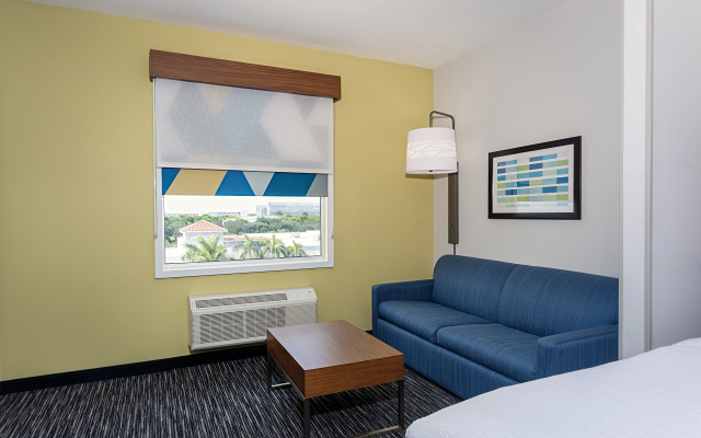 photo 4 of Holiday Inn Express & Suites Miramar