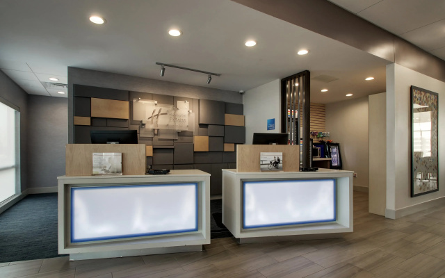 photo 2 of Holiday Inn Express & Suites Mount Vernon by IHG
