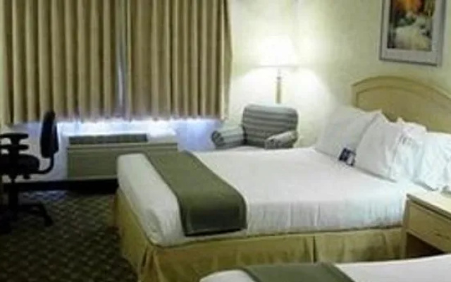 photo 3 of Holiday Inn Express & Suites North las Vegas