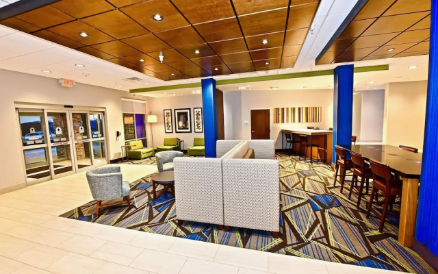 photo 2 of Holiday Inn Express & Suites Perryville, An Ihg Hotel