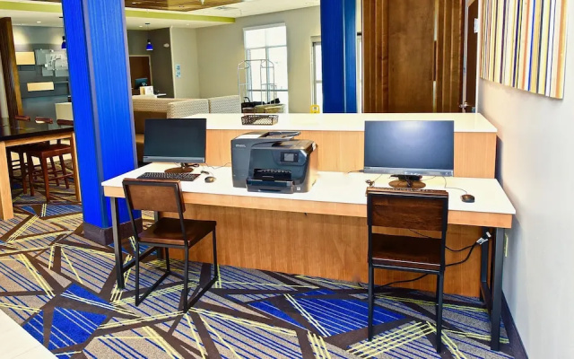 photo 4 of Holiday Inn Express & Suites Perryville, An Ihg Hotel