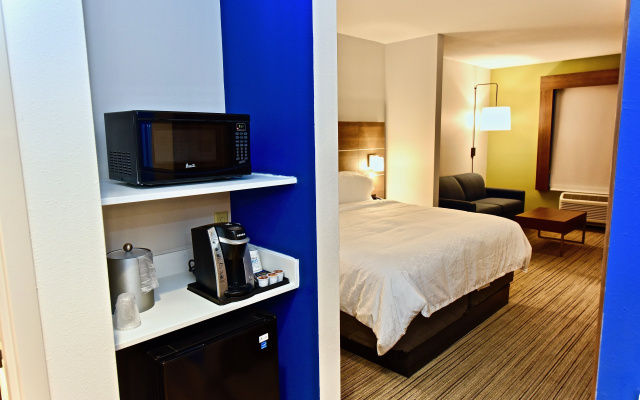 photo 3 of Holiday Inn Express & Suites Perryville, an IHG Hotel