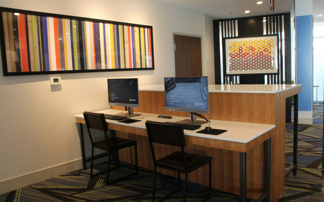 photo 3 of Holiday Inn Express & Suites Phoenix - Airport North by IHG