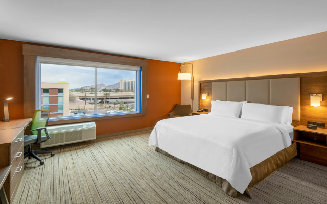 photo 4 of Holiday Inn Express & Suites Phoenix - Airport North by IHG
