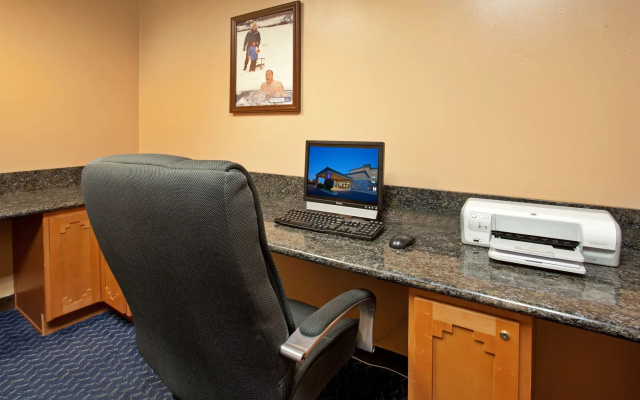 photo 2 of Holiday Inn Express & Suites Phoenix/Chandler (Ahwatukee)