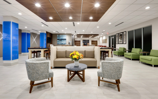 photo 2 of Holiday Inn Express & Suites Plano - The Colony by IHG