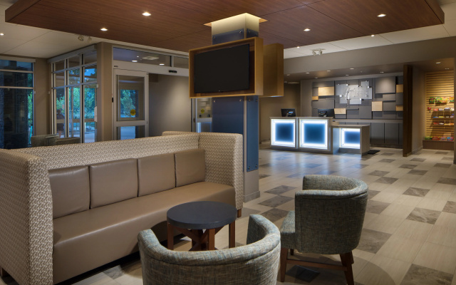 photo 2 of Holiday Inn Express & Suites Portland Airport - Cascade Stn by IHG