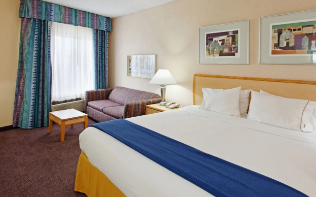 photo 3 of Holiday Inn Express Hotel & Suites San Antonio - Rivercenter Area