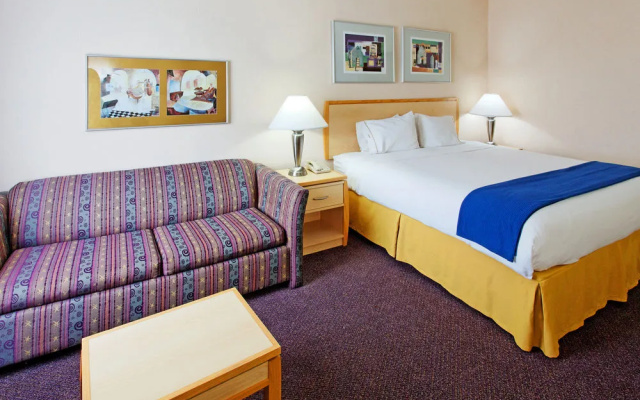 photo 4 of Holiday Inn Express Hotel & Suites San Antonio - Rivercenter Area