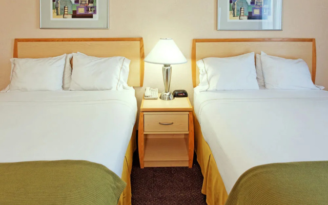 photo 5 of Holiday Inn Express Hotel & Suites San Antonio - Rivercenter Area