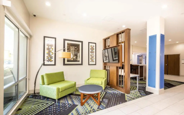 photo 4 of Holiday Inn Express & Suites San Jose Silicon Valley, an IHG Hotel