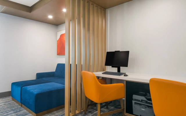 photo 3 of Holiday Inn Express & Suites Springdale Fayetteville Area by IHG